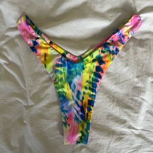 Kulani Kinis cheeky bikini bottom